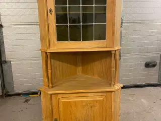 Hjørneskab syret eg