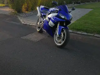 Yamaha YZF R1