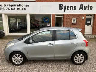 Toyota Yaris 1.3 Nysyn Ekstrem pæn og velholdt.