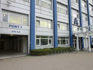 Velholdt værksted/lager med kontor – 249 m² md egen port