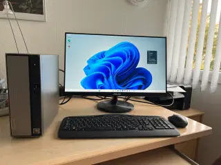 Lenovo stationær computer + tilbehør