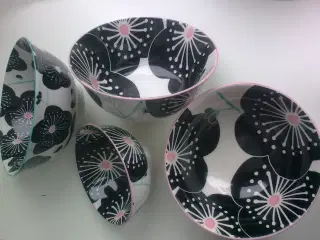 Dansk Design sorte blomster SKÅLE hvid porcelæn