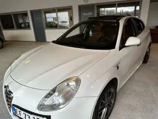Alfa Romeo Giulietta 2,0 JTDM Distinctive 170HK 5d 6g