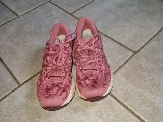 Løbesko asics