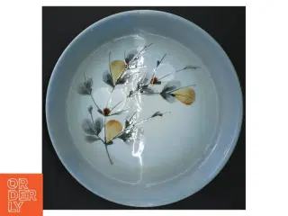 Porcelænsfad med blomstermotiv 967-3893 fra Royal Copenhagen (str. Ø 24 cm)