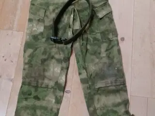 Camouflage bukser med bælte 