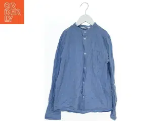 Lys blå skjorte med lange ærmer fra H&M (str. 140)
