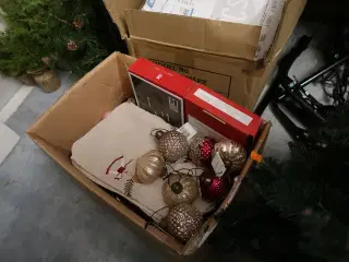 Div. Julepynt samt kunstige planter