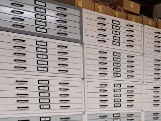 Tegningsskab m/ 5 skuffer stål