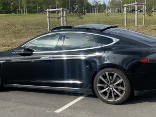 Tesla S