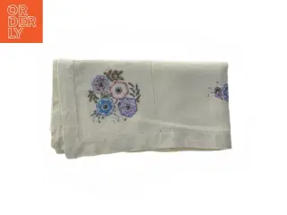 HåndBroderet lysedug (str. 65x63 cm)