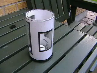 Glas til fyrfadslys og 3 billeder.