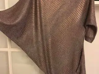 Top-Poncho, med kobbertråde indvævet.Str: 36