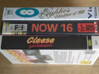 3 VHS bånd. Alle i originale kassetter. 