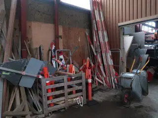 Div. Afspærringsstolper, skilte m.m.