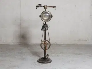 Ny Lampe i jern med cykel look