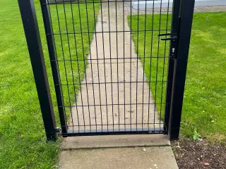 17,5 meter havehegn med låge til