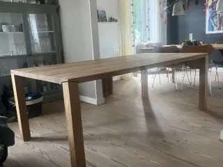 Spisebord i bøgetræ