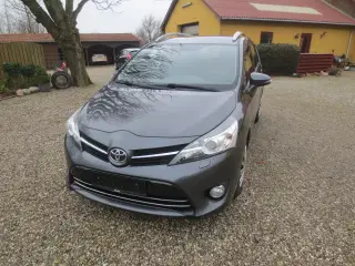 Toyota Verso 1.6 D 7 Pers År 2014. 
