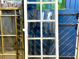 10-ruders vinduesramme m. gammelt glas