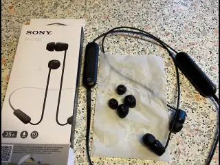 Helt nye Sony WI-C100 trådløs høretelefoner