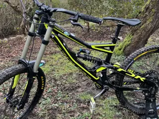 Specialized Status II downhill/freeride cykel