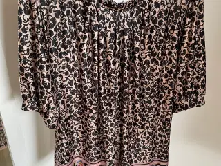 In Front top str. 44