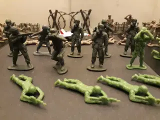 66 Soldater med tilbehør