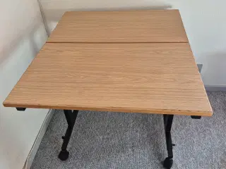 Dejligt egetræsbord på hjul 