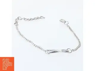 Sølvfarvet armbånd (str. 23,5 cm)