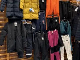 Nyt skitøj: jakke, bukser m.m. 