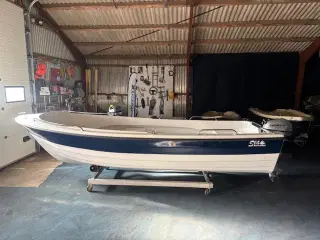 Fabriksny 470 jolle med 6 hk Honda
