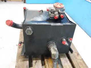 GEHL AL750 Hydraulik Tank 50328585
