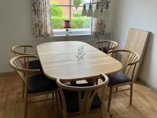 Spisebord og stole 