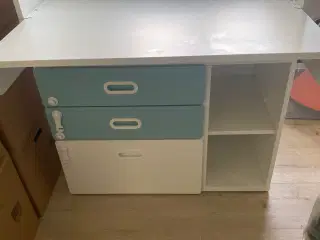 Ikea Småstad puslebord 