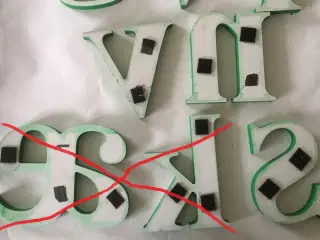 8 bogstaver i plastmateriale 