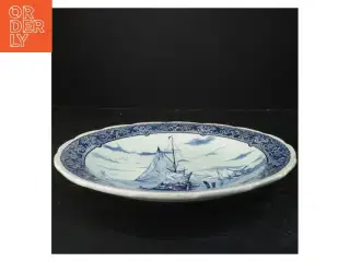 Dekorativt porcelain tallerken med skibsmotiv (str. Ø 31 cm)