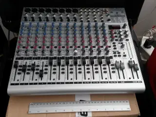 Mixerpult Studio/Live med digital effekt processor