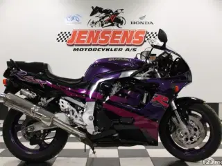 Suzuki GSXR 750