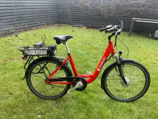 El cykel med 2 batteri og en oplader 