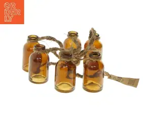 Sæt med 6 små glasflasker fra Søstrene Grene (str. 6 cm)