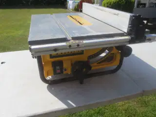 1 stk De Walt DW 745 Bordrundsav 