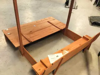 Sandkasse med låg