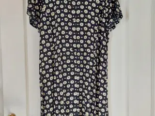 Pæn lang Kjole m korte ærmer 