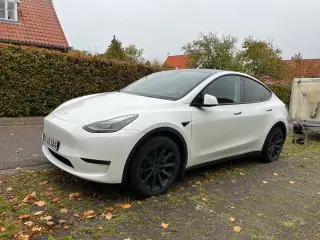 Tesla Model Y  Long Range AWD