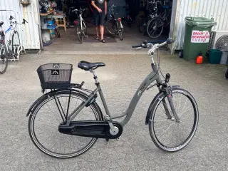 Fin bycykel i grå