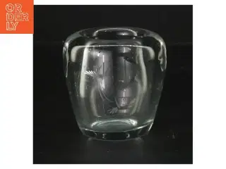 Klar glasvase med indgraveret mønster (str. 8 cm)