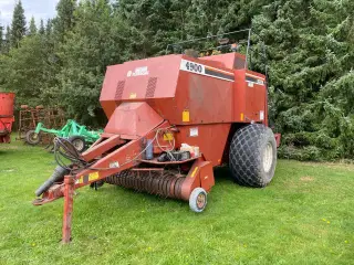 Hesston 4900 Presser