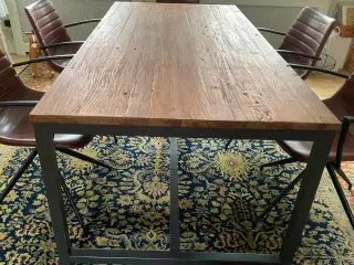 Unikt spisebord med 100 år gammel bordplade 