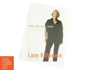 Vi bliver ikke yngre - fat det! : lev selv for let øvede (Klassesæt) af Lone Kühlmann (Bog)